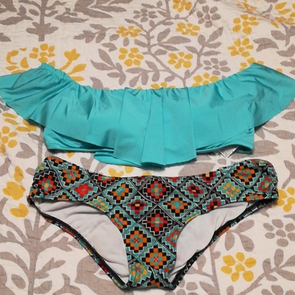 NWT Trina Turk flutter bandeau bikini top - Picture 3 of 5